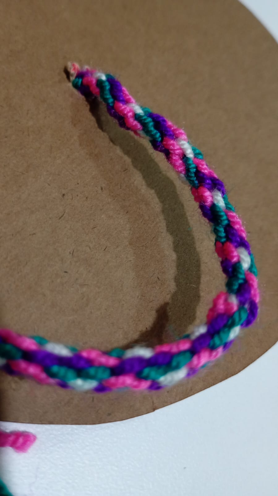 🎨Haz tu Manilla de Macramé Cruzado - Imagen 2